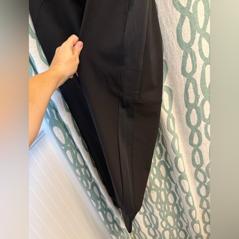 Athleta Headlands Hybrid Tech Jogger pants in black, size 12 - Picture 9 of 9